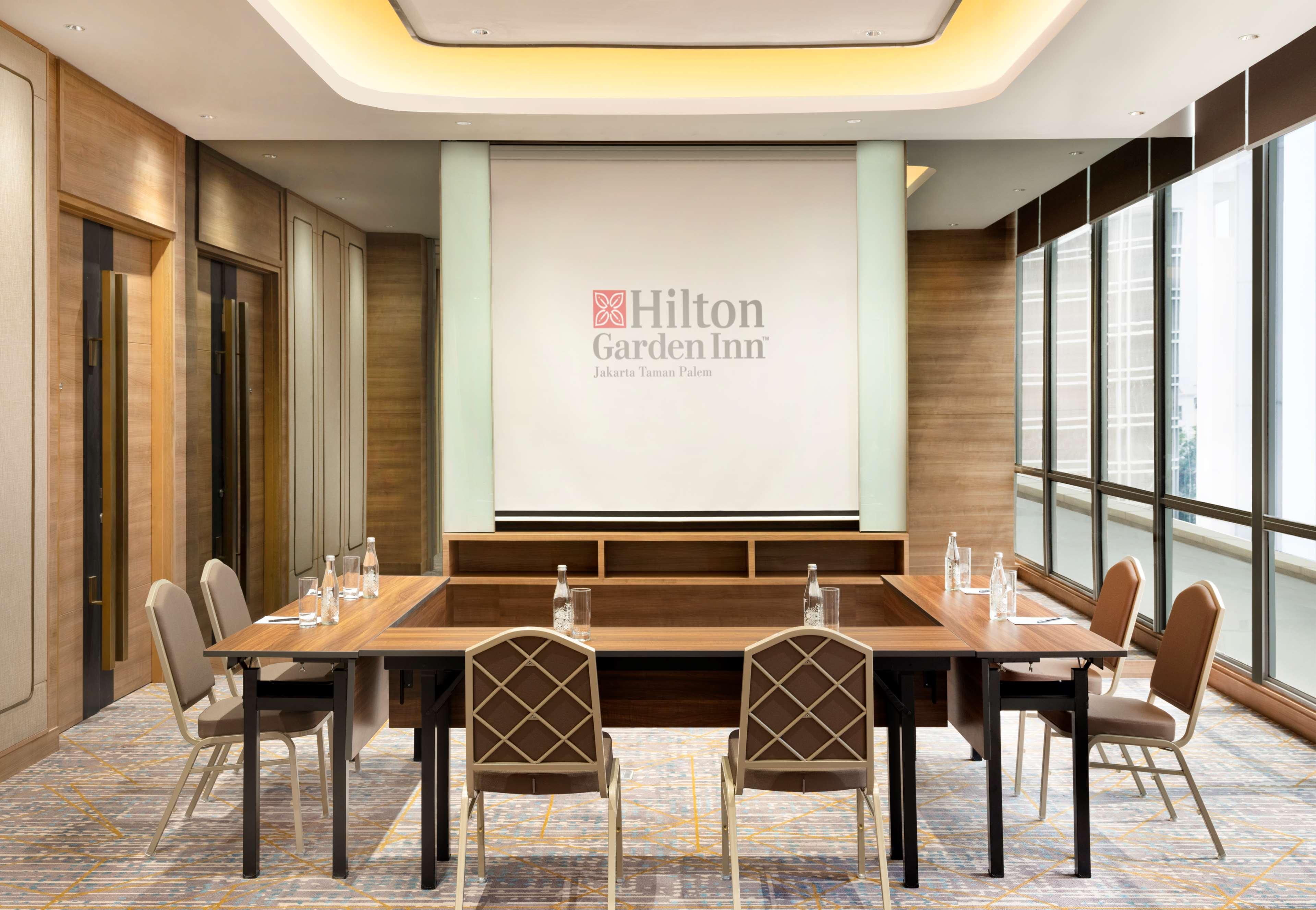 Hilton Garden Inn Jakarta Taman Palem Exterior photo