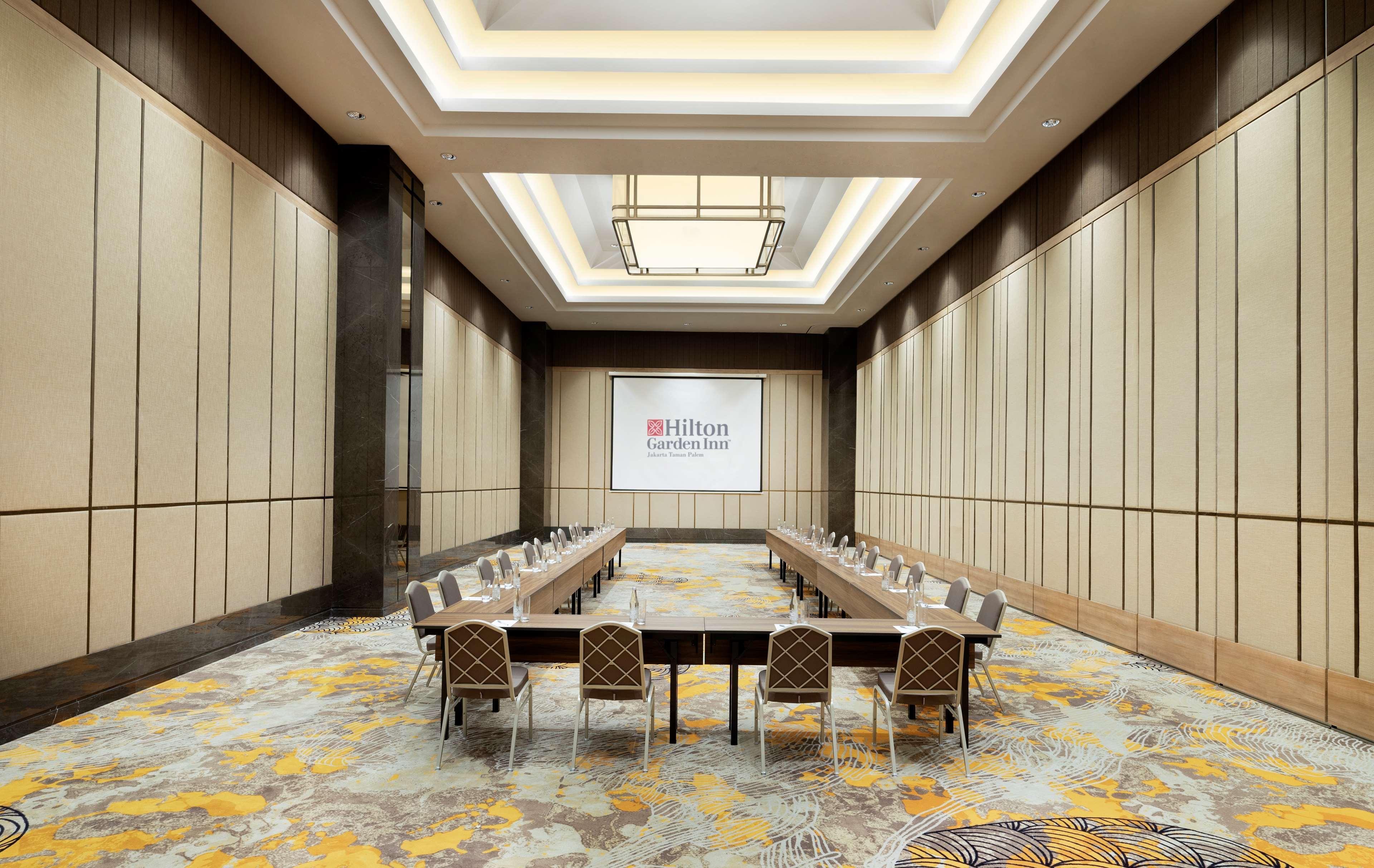 Hilton Garden Inn Jakarta Taman Palem Exterior photo