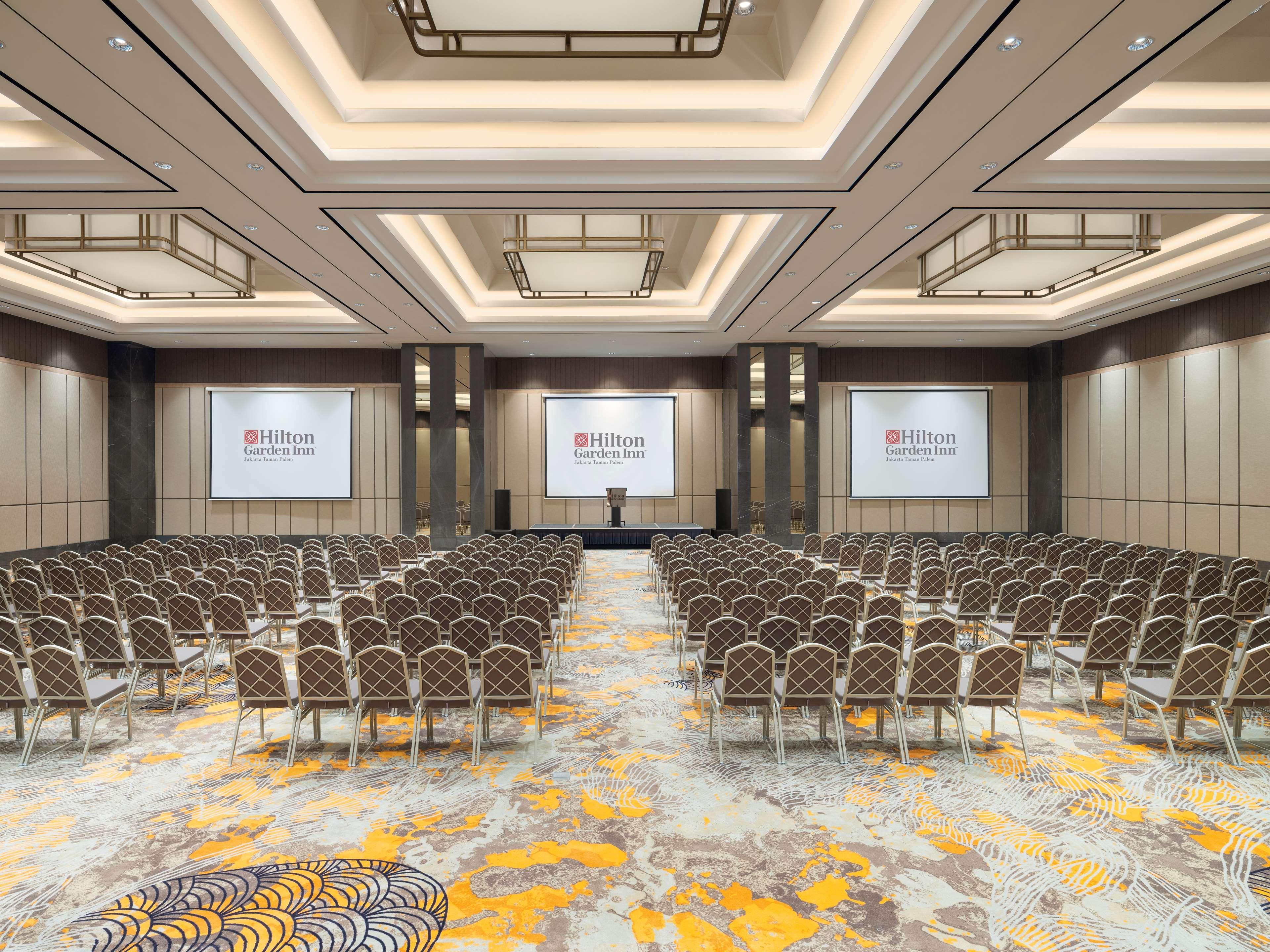 Hilton Garden Inn Jakarta Taman Palem Exterior photo