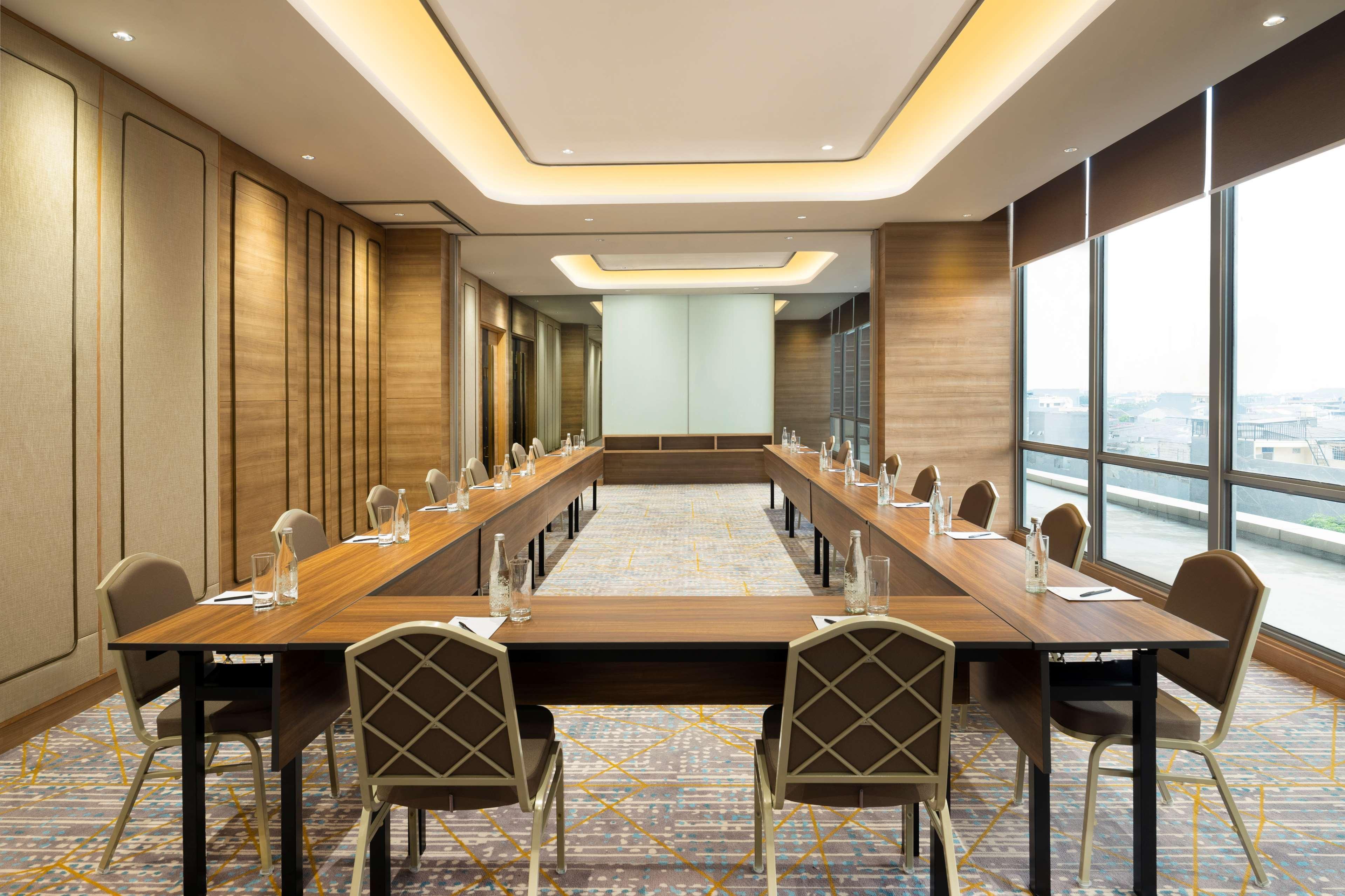 Hilton Garden Inn Jakarta Taman Palem Exterior photo