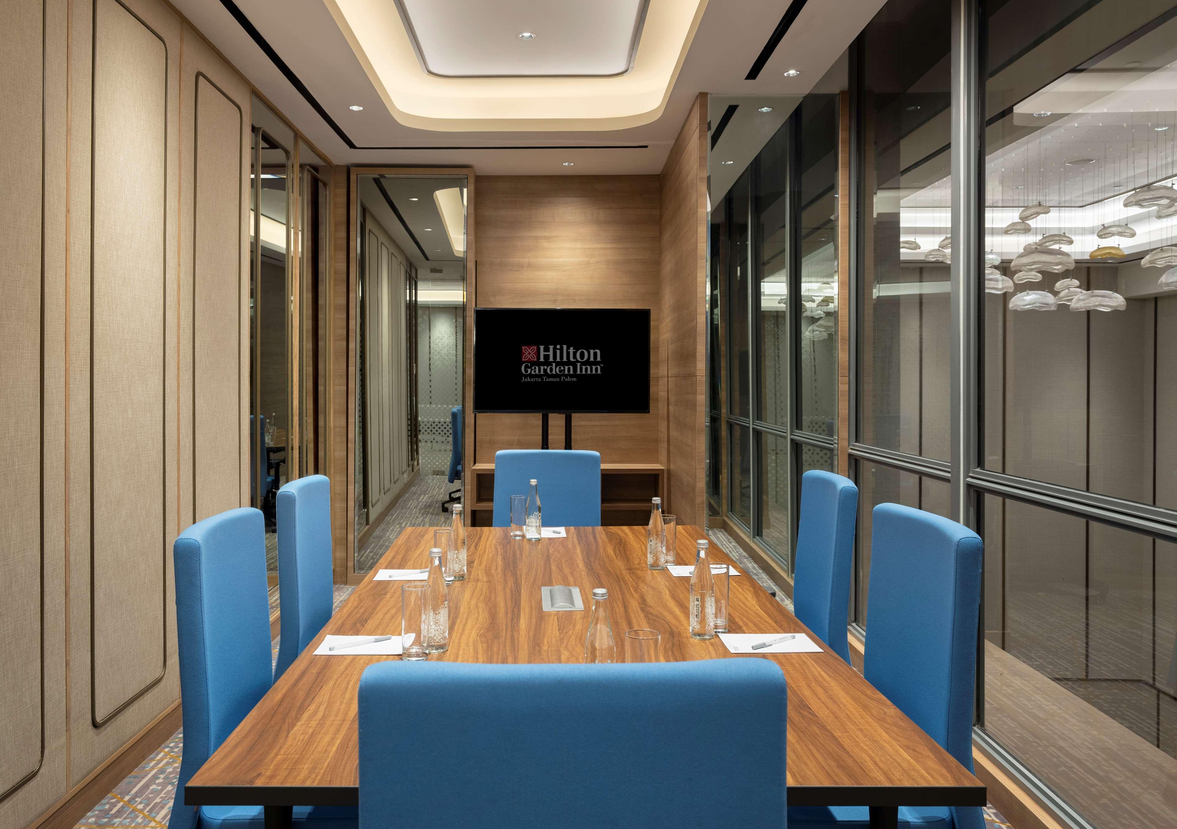 Hilton Garden Inn Jakarta Taman Palem Exterior photo