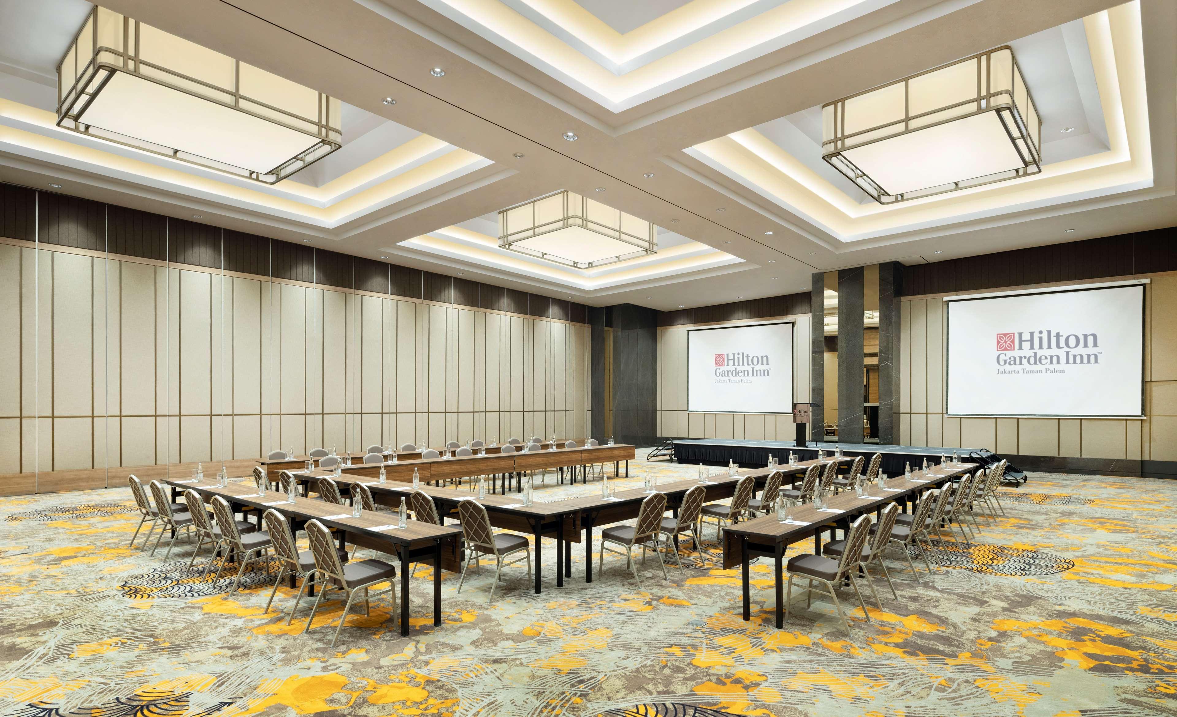 Hilton Garden Inn Jakarta Taman Palem Exterior photo