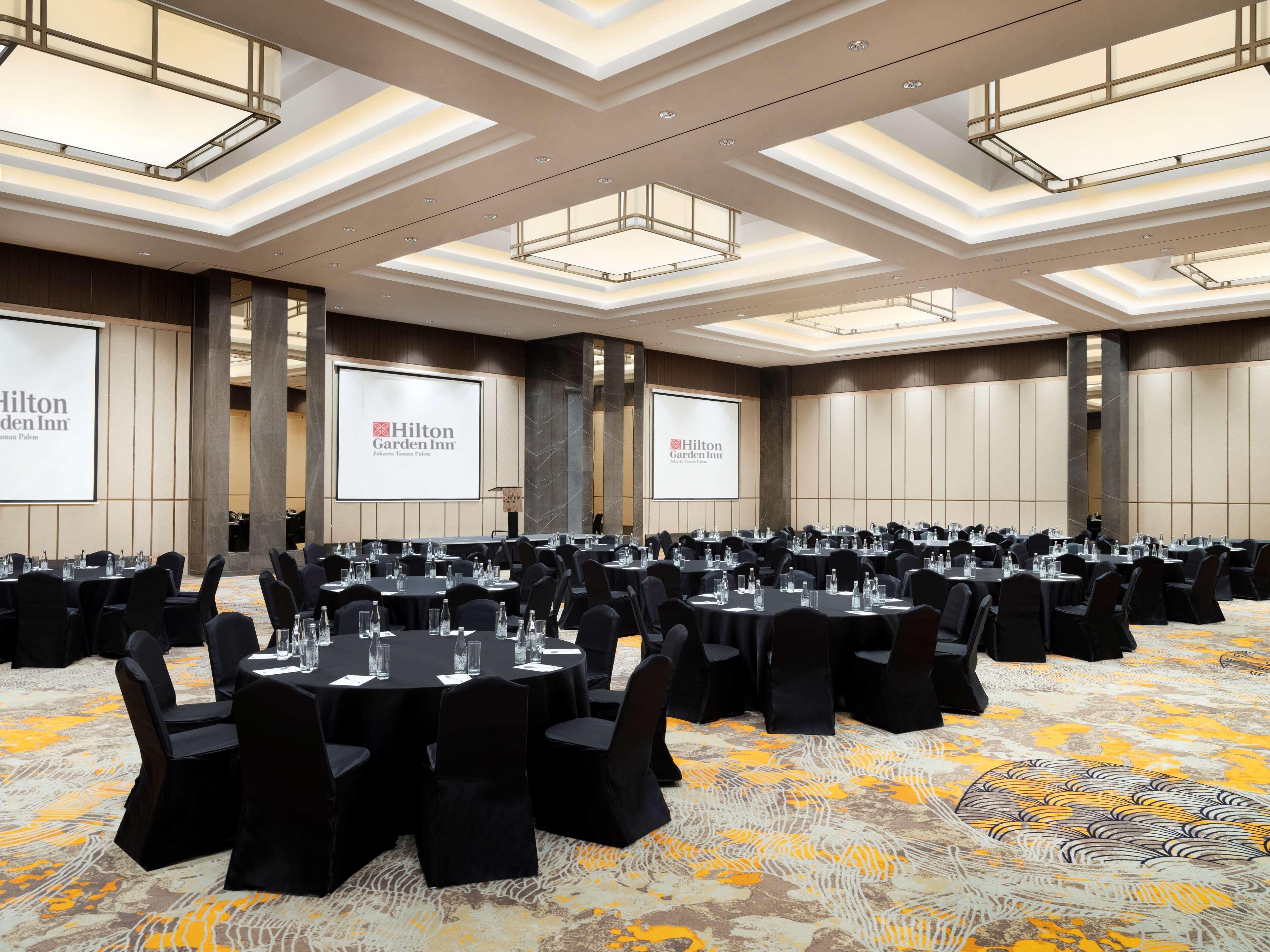 Hilton Garden Inn Jakarta Taman Palem Exterior photo