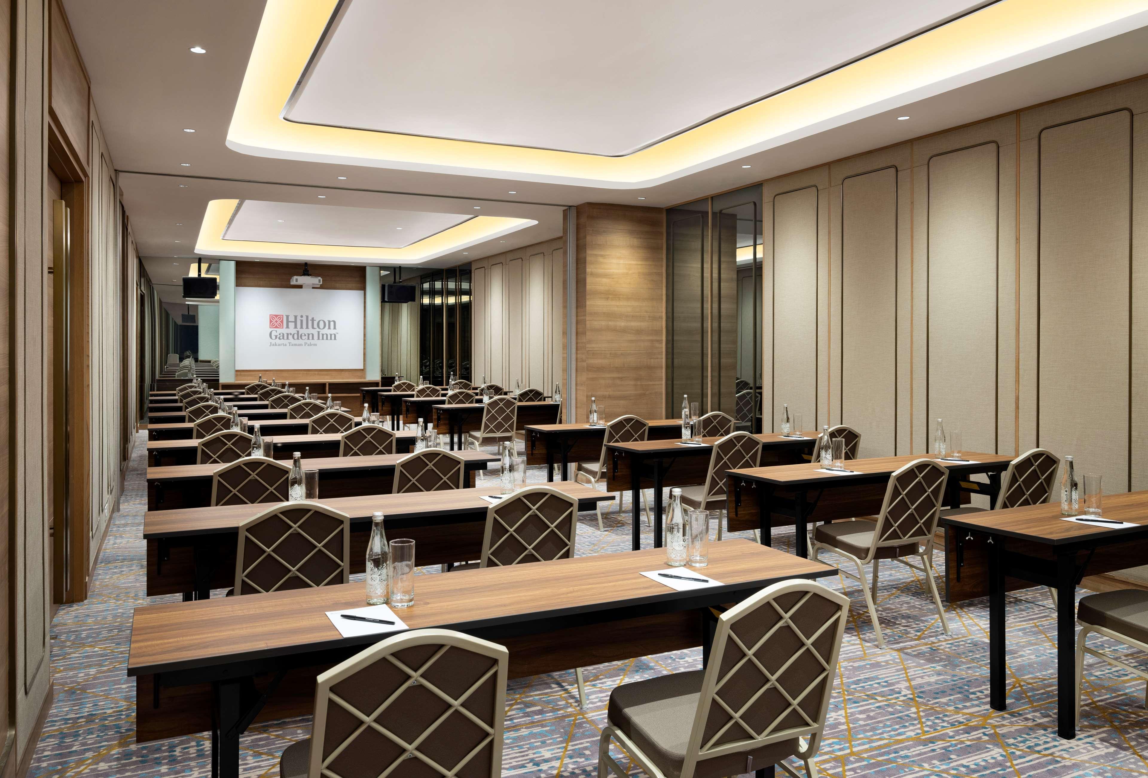 Hilton Garden Inn Jakarta Taman Palem Exterior photo