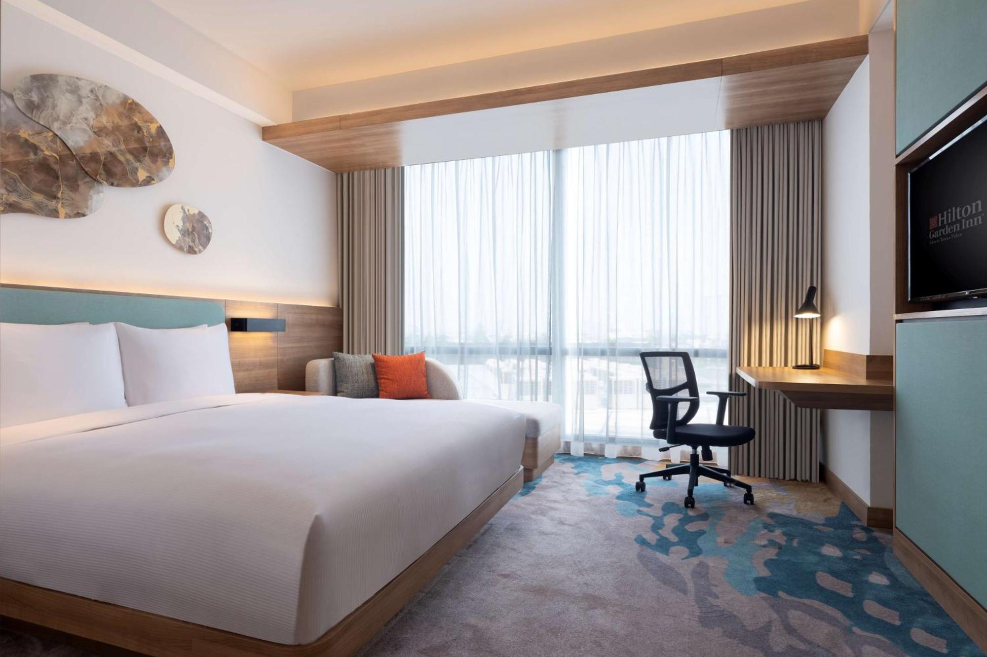 Hilton Garden Inn Jakarta Taman Palem Exterior photo