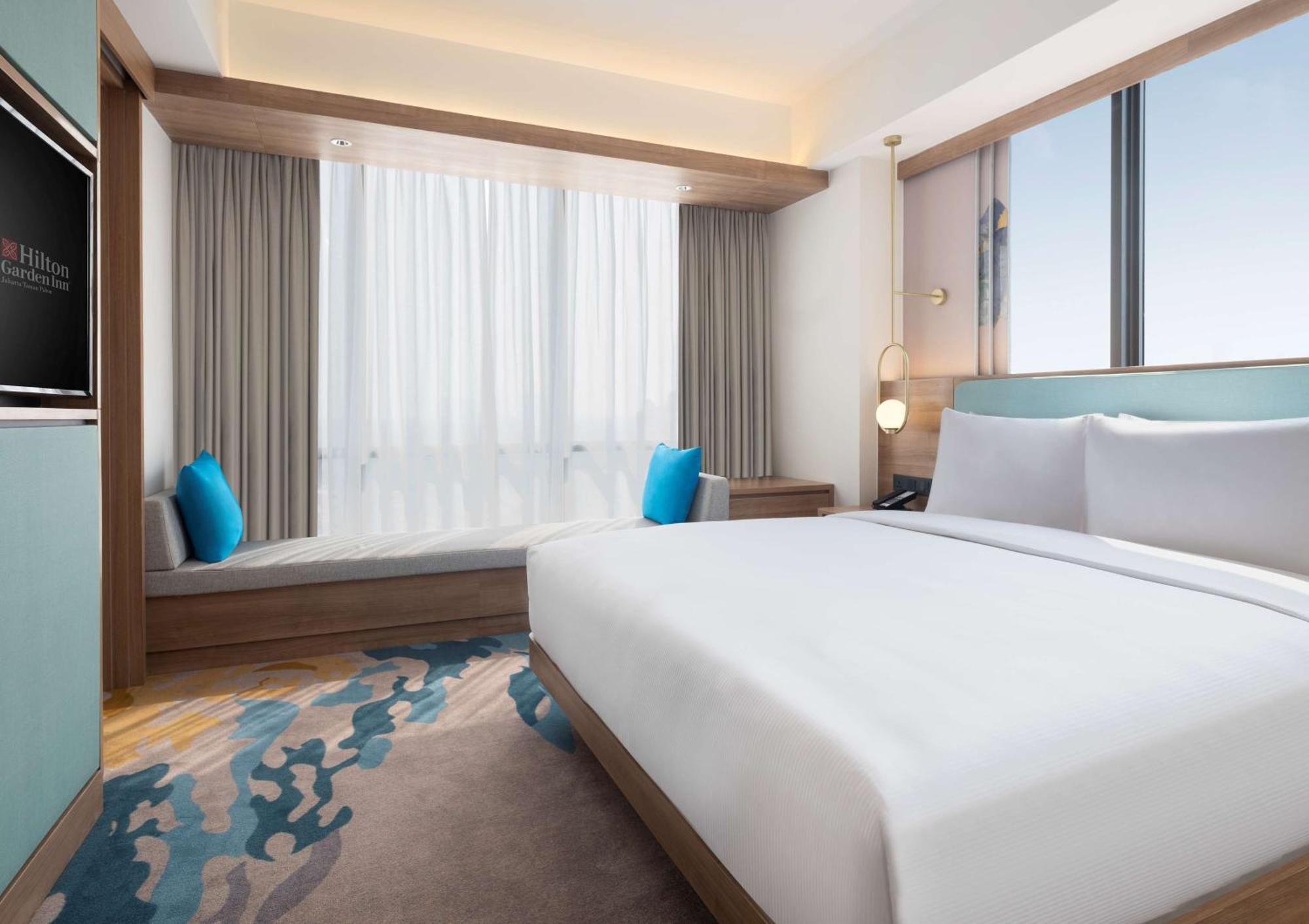 Hilton Garden Inn Jakarta Taman Palem Exterior photo