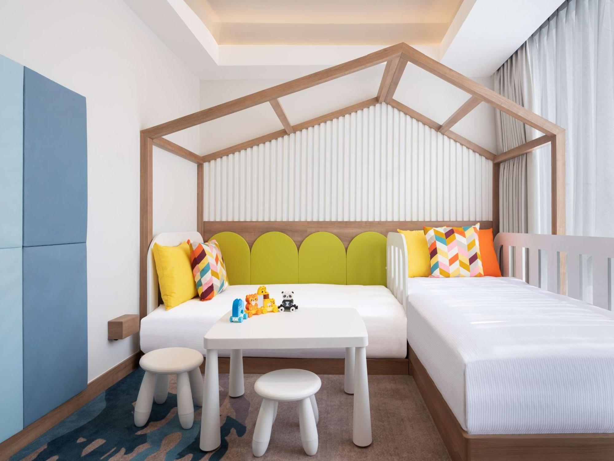 Hilton Garden Inn Jakarta Taman Palem Exterior photo