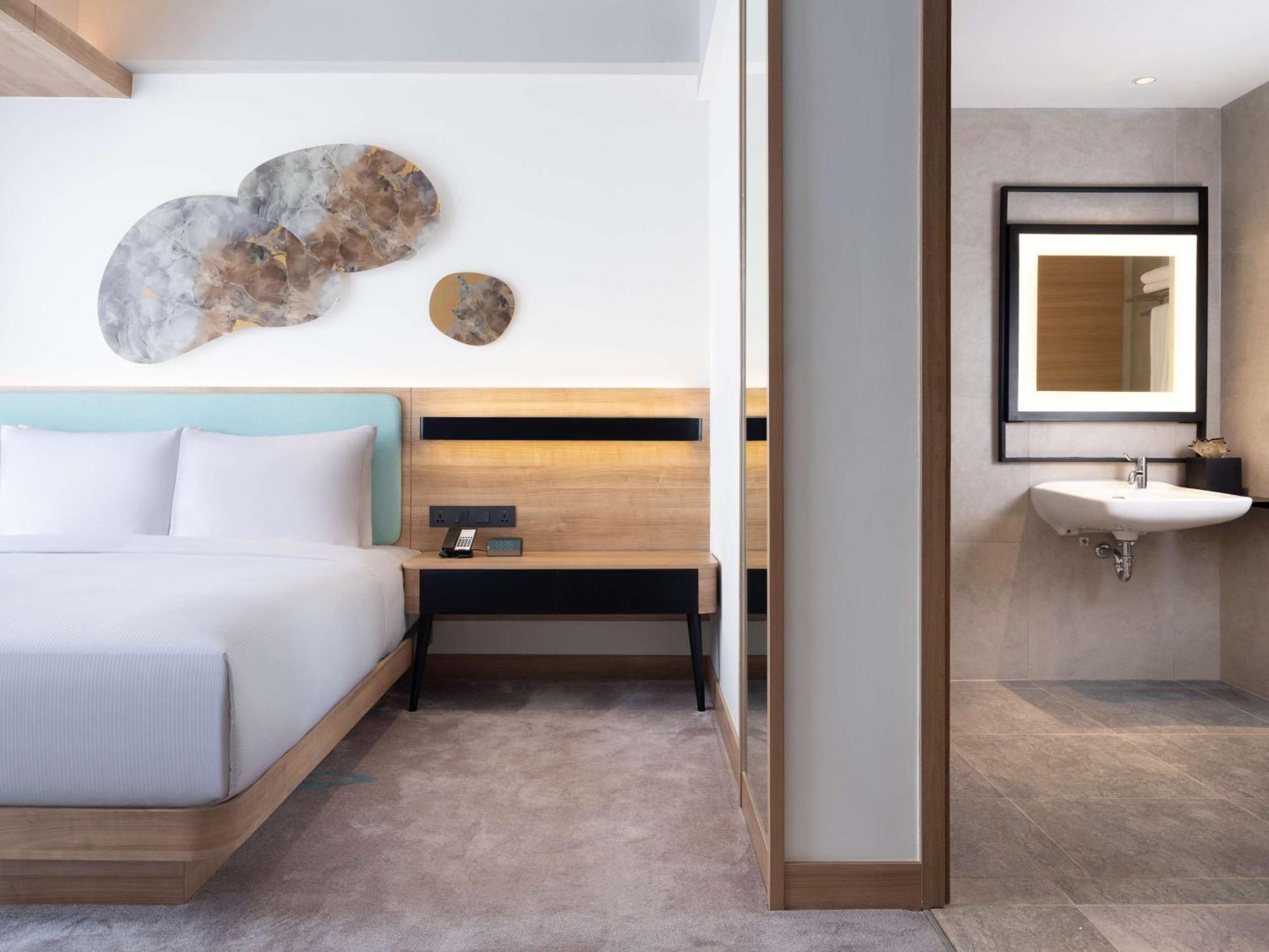 Hilton Garden Inn Jakarta Taman Palem Exterior photo