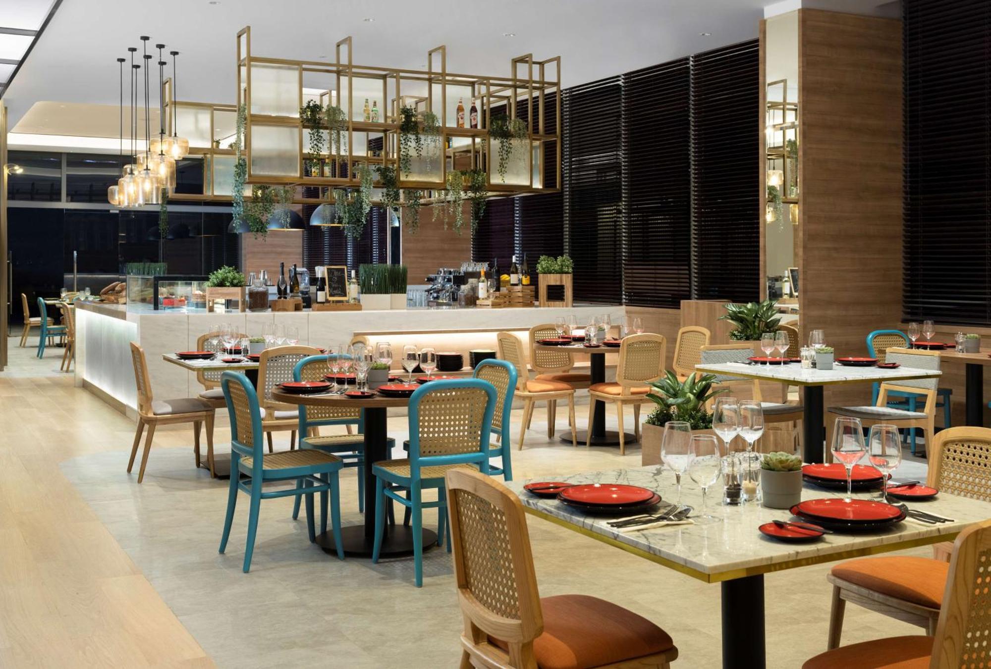 Hilton Garden Inn Jakarta Taman Palem Exterior photo