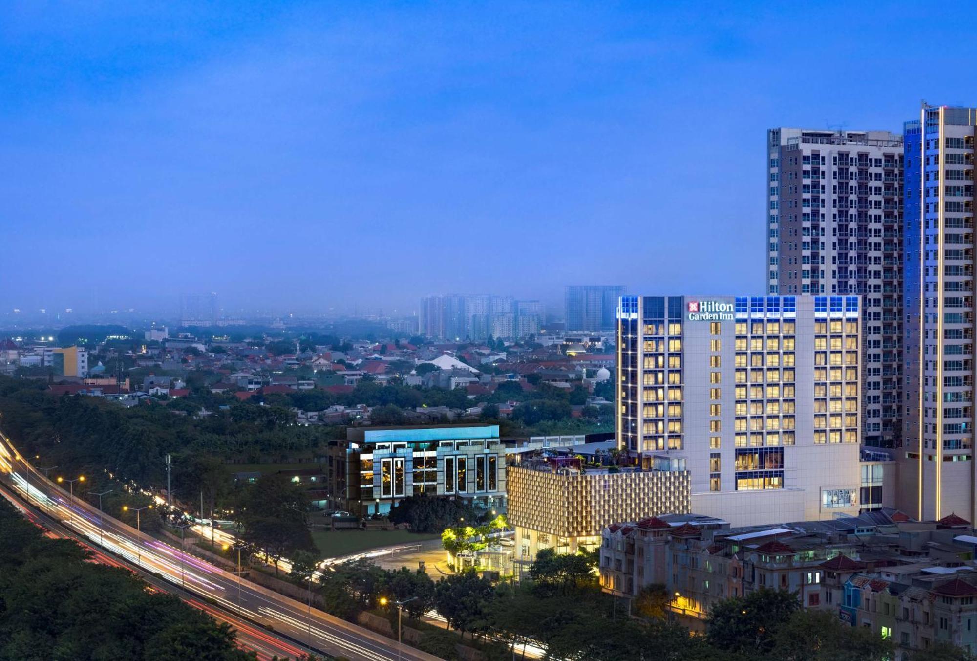 Hilton Garden Inn Jakarta Taman Palem Exterior photo
