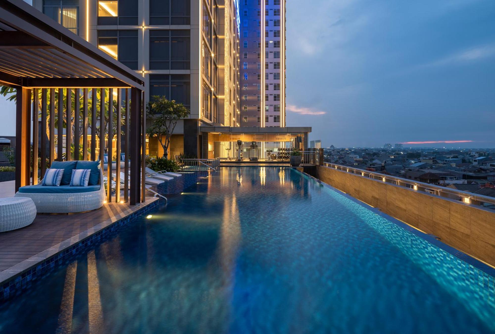 Hilton Garden Inn Jakarta Taman Palem Exterior photo